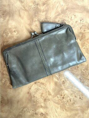 Fossil Taupe Leather Wristlet Wallet Clutch Kiss Lock Organizer Card Holder